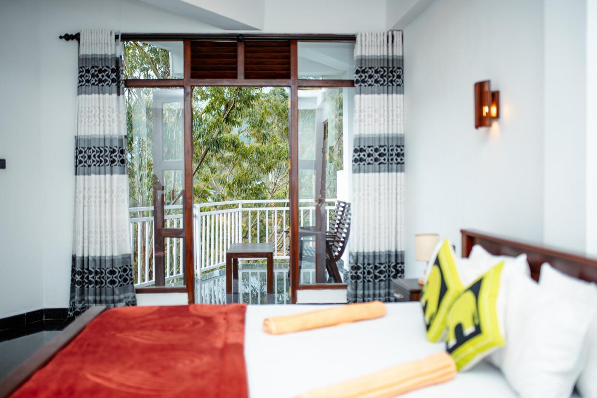 Adams Peak Inn Nallathanniya Bagian luar foto