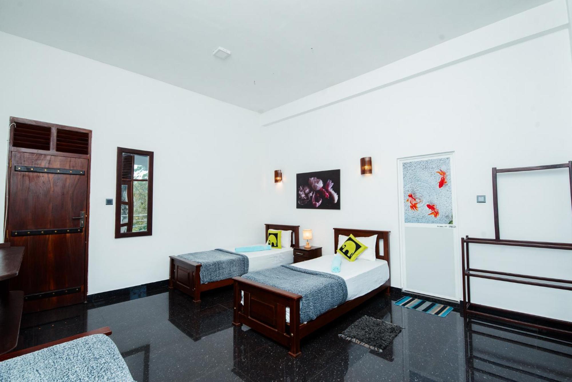 Adams Peak Inn Nallathanniya Bagian luar foto
