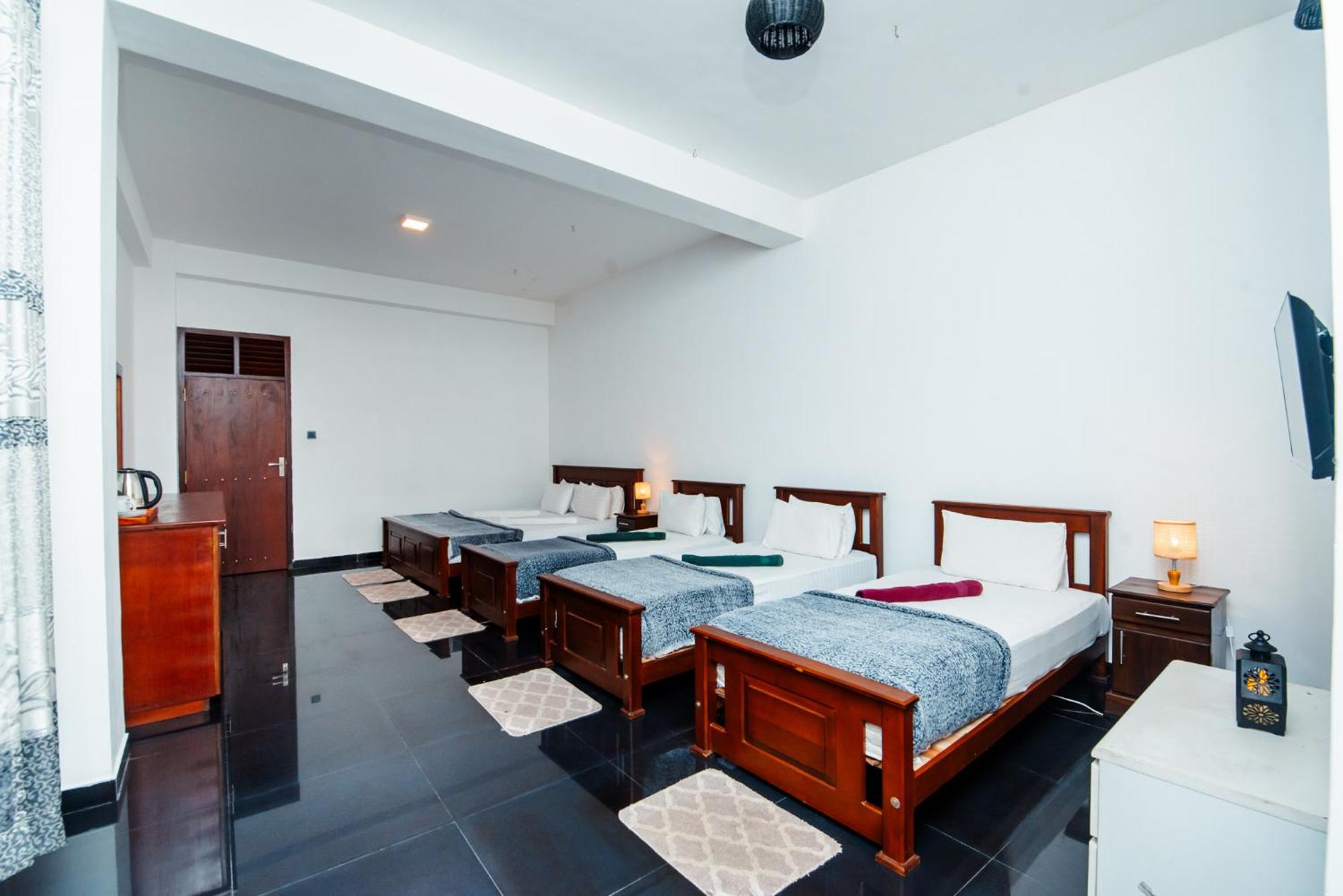 Adams Peak Inn Nallathanniya Bagian luar foto
