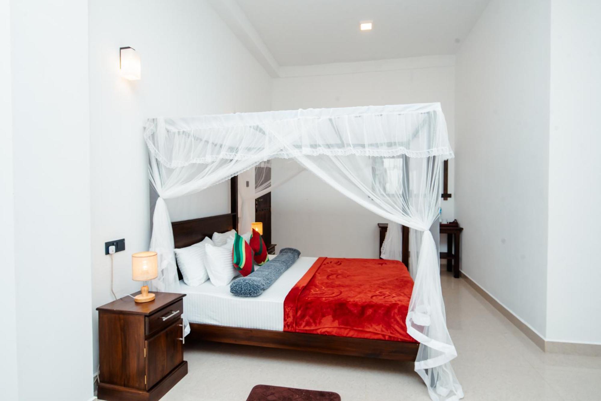 Adams Peak Inn Nallathanniya Bagian luar foto