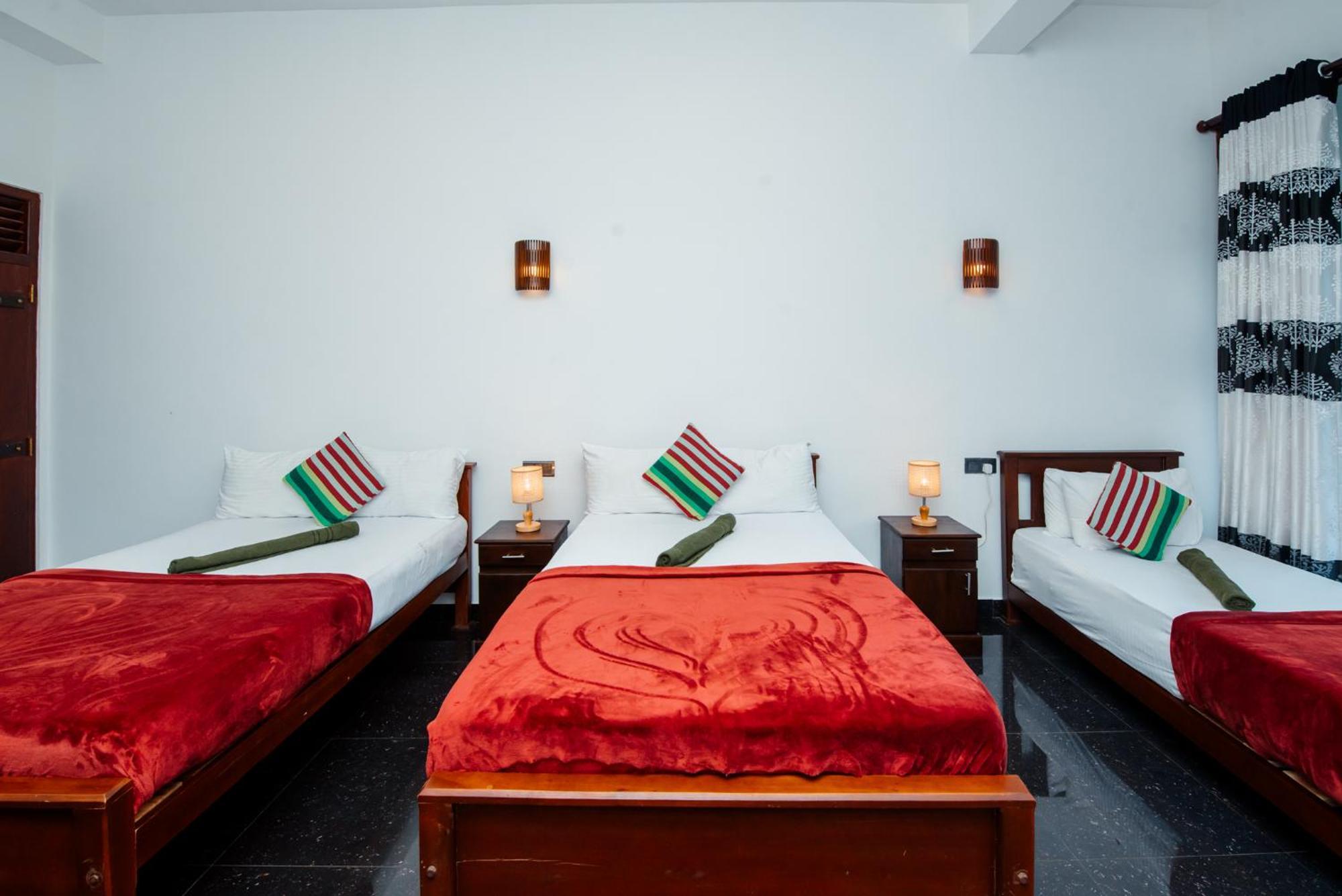 Adams Peak Inn Nallathanniya Bagian luar foto