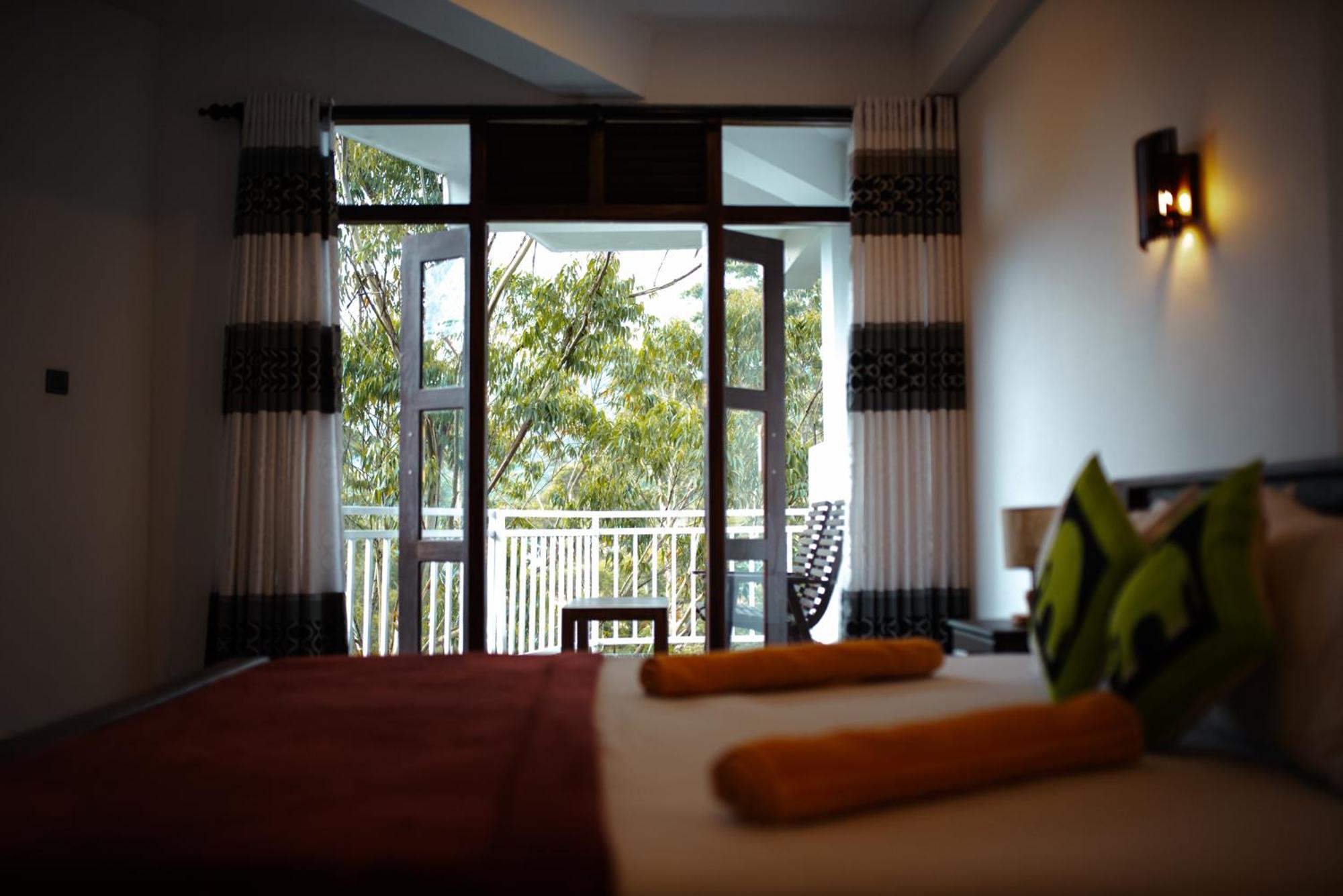Adams Peak Inn Nallathanniya Bagian luar foto