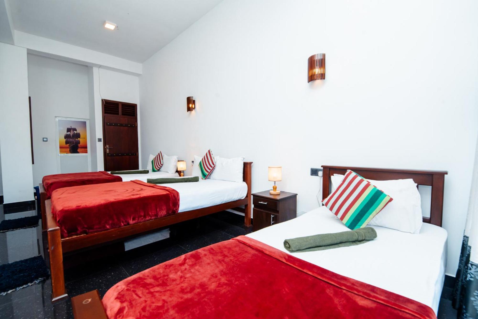 Adams Peak Inn Nallathanniya Bagian luar foto