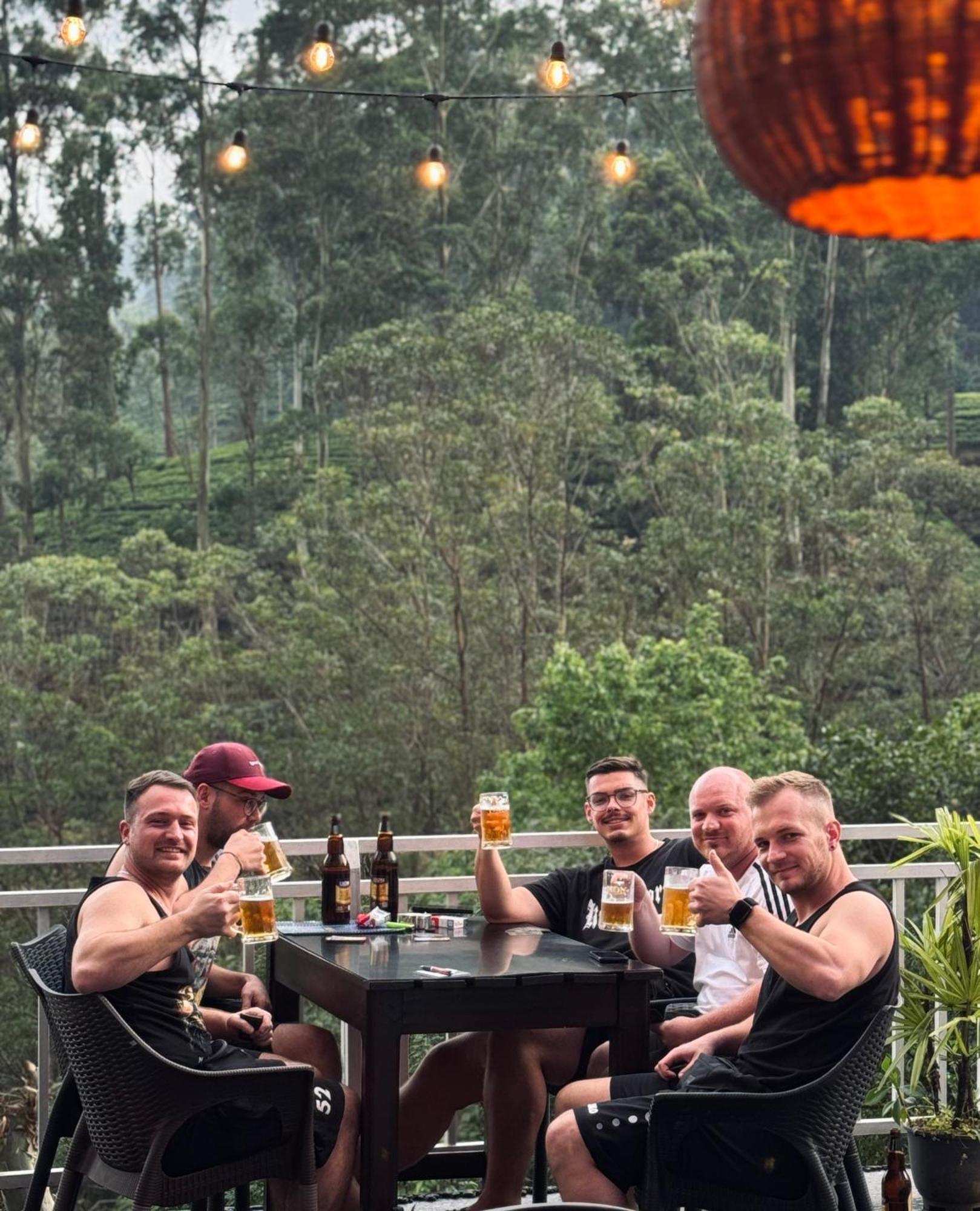 Adams Peak Inn Nallathanniya Bagian luar foto